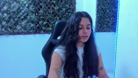Snapshot of megan_whitte_01 chatting on February 27, 4:20 am megan white 01 online show from February 27, 4:20 am