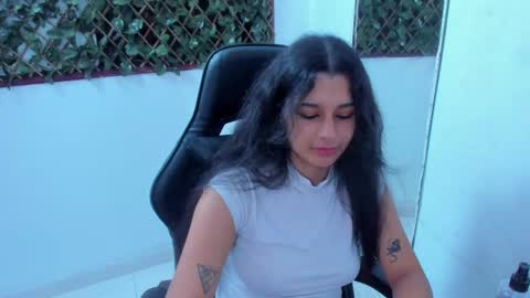 Snapshot of megan_whitte_01 chatting on February 27, 10:26 am megan white 01 online show from February 27, 10:26 am