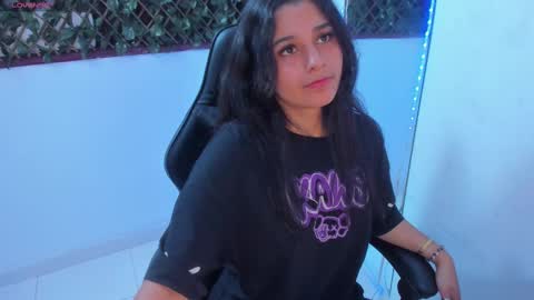 Snapshot of megan_whitte_01 chatting on March 5, 11:17 am megan white 01 online show from March 5, 11:17 am