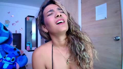 Snapshot of meganadriels96 chatting on April 21, 1:42 am M E G A N online show from April 21, 1:42 am