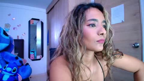 Snapshot of meganadriels96 chatting on April 21, 2:51 am M E G A N online show from April 21, 2:51 am