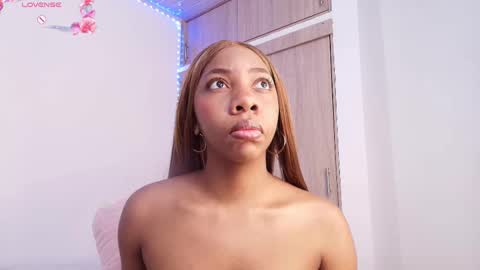 Snapshot of meganbarko chatting on November 25, 10:37 am megan online show from November 25, 10:37 am