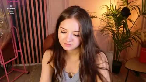 Snapshot of meganbutnotfox chatting on June 4, 12:33 pm Megan online show from June 4, 12:33 pm