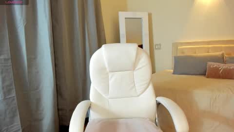 Snapshot of meganconnor_ chatting on September 30, 2:49 am  Megan  online show from September 30, 2:49 am