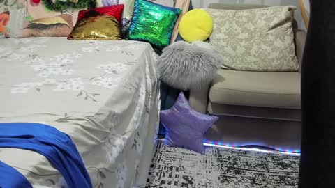 Nicki--------- Welcome to my Room online show from January 6, 8:03 am