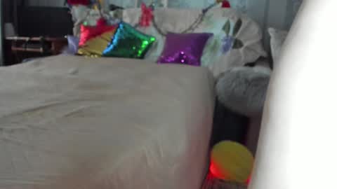 Nicki--------- Welcome to my Room online show from November 8, 8:25 am