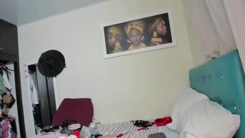 Snapshot of meganhotxx2 chatting on October 29, 2:47 am megan online show from October 29, 2:47 am