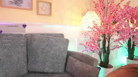 Snapshot of meganlowell chatting on April 22, 7:37 pm Megan Lowell online show from April 22, 7:37 pm