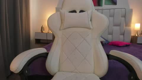 Megan Queen online show from July 2, 12:22 pm