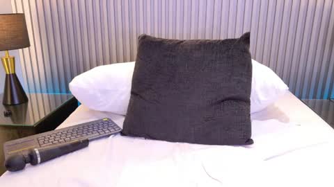 Snapshot of meganreed_ chatting on April 21, 1:42 am Megan online show from April 21, 1:42 am