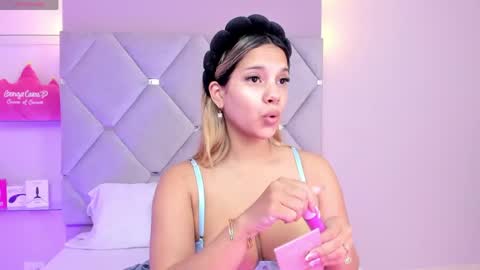 Megan online show from May 14, 12:12 pm