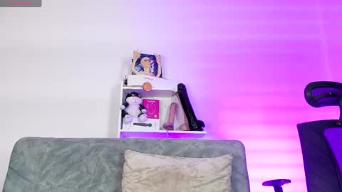 Megan online show from May 2, 8:25 pm
