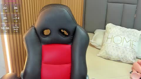 M E G A N  online show from November 14, 2:43 am