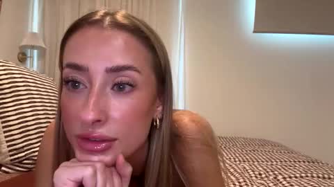 Snapshot of megatease chatting on March 7, 2:41 am megatease online show from March 7, 2:41 am