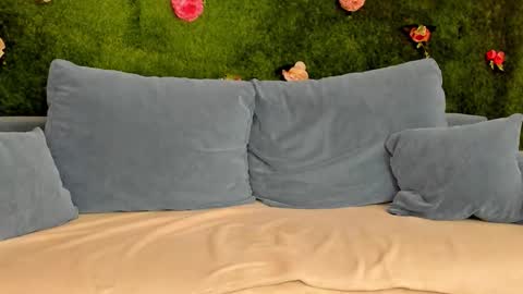 megatitts_ online show from October 7, 7:22 pm