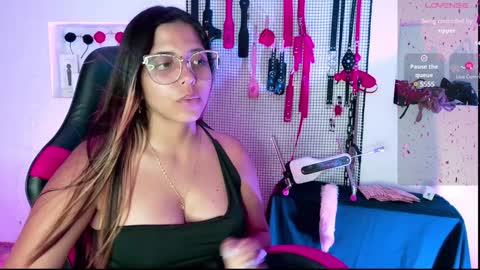 Snapshot of meggan_greey chatting on February 4, 11:38 pm Your best slave online show from February 4, 11:38 pm