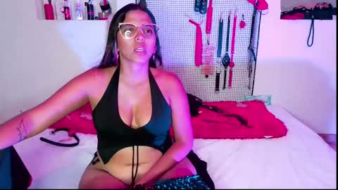 Snapshot of meggan_greey chatting on February 18, 8:58 pm Your best slave online show from February 18, 8:58 pm