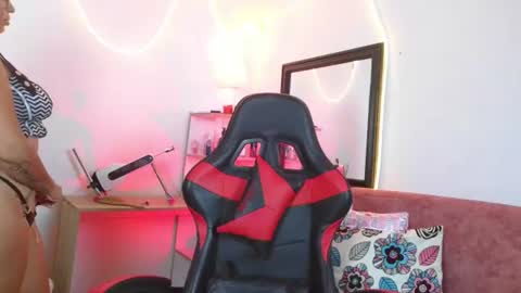 Snapshot of meggan_greey chatting on July 6, 11:29 pm Your best slave online show from July 6, 11:29 pm