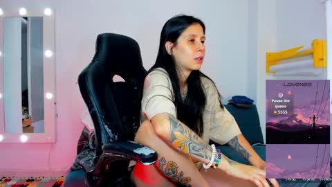 Snapshot of megganjobs chatting on April 5, 12:46 pm Juli online show from April 5, 12:46 pm