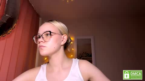 Mia online show from May 10, 3:28 pm