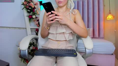 Snapshot of meghan_falcon chatting on January 9, 12:30 pm Meghan online show from January 9, 12:30 pm
