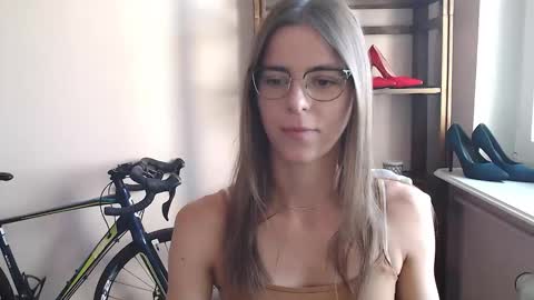 Megi online show from April 2, 6:22 am