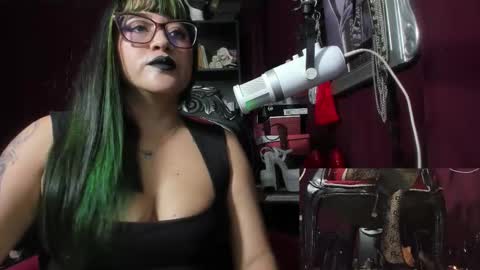 Snapshot of megoddessara chatting on March 18, 9:29 pm Goddess Sara online show from March 18, 9:29 pm