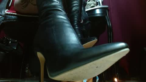 Snapshot of megoddessara chatting on March 28, 5:23 pm Goddess Sara online show from March 28, 5:23 pm