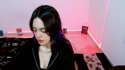 Snapshot of mei04_ chatting on October 4, 2:31 am Melissa online show from October 4, 2:31 am