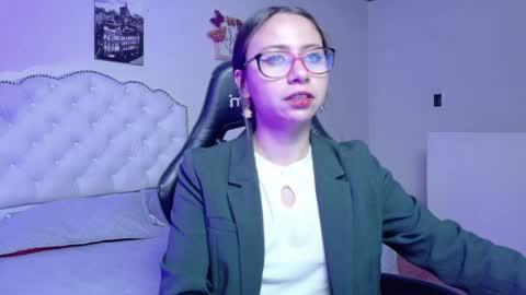 Snapshot of mei_hells chatting on March 28, 2:33 am Mei online show from March 28, 2:33 am