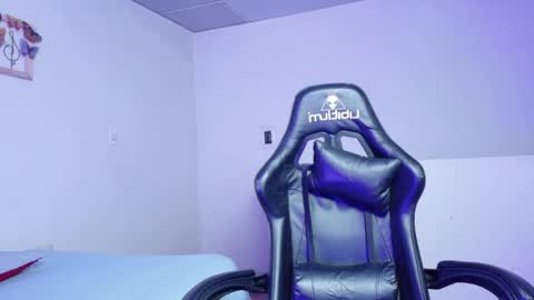 Snapshot of mei_hells chatting on April 1, 1:17 am Mei online show from April 1, 1:17 am