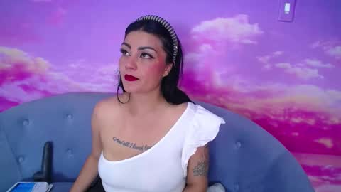 Snapshot of mei_kora chatting on November 14, 12:48 pm Mel online show from November 14, 12:48 pm