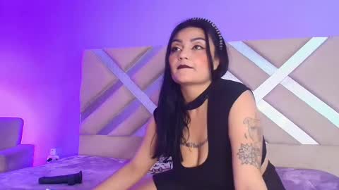 Snapshot of mei_kora chatting on November 30, 4:05 am Mel online show from November 30, 4:05 am