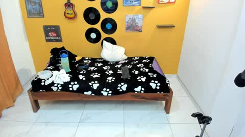 Snapshot of meisevil77 chatting on April 9, 6:19 am MEIS online show from April 9, 6:19 am