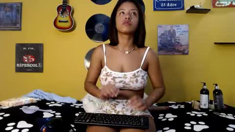 Snapshot of meisevil77 chatting on April 21, 2:04 am MEIS online show from April 21, 2:04 am
