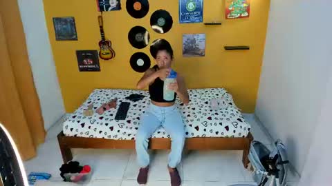 Snapshot of meisevil77 chatting on June 23, 1:58 am MEIS online show from June 23, 1:58 am