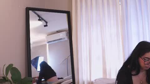 Snapshot of mekari_doll chatting on June 16, 7:27 pm Mekari . online show from June 16, 7:27 pm