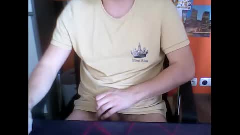 Snapshot of meks5544 chatting on April 3, 2:48 pm meks5544 online show from April 3, 2:48 pm
