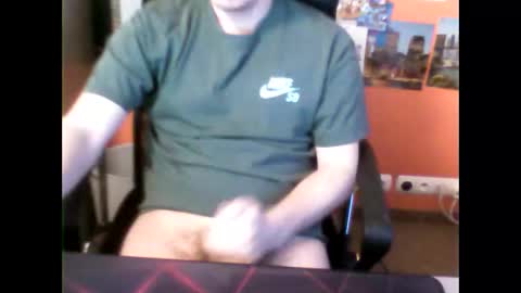 Snapshot of meks5544 chatting on April 4, 5:32 pm meks5544 online show from April 4, 5:32 pm