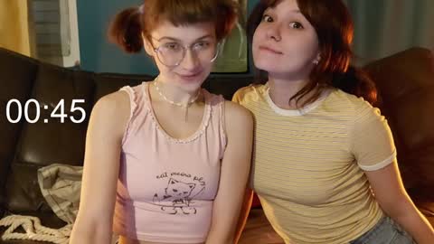 Snapshot of mekyy_no_neko chatting on December 6, 11:36 pm Mekyy online show from December 6, 11:36 pm