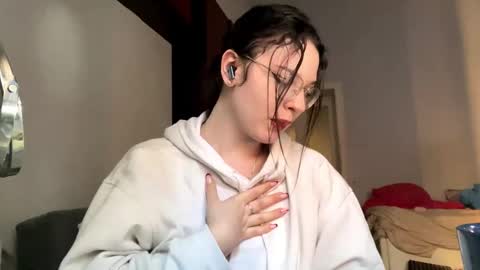 Leila online show from February 5, 8:08 am