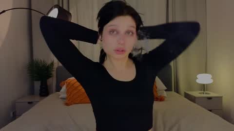 Snapshot of melan1e_ chatting on December 8, 10:03 pm mel online show from December 8, 10:03 pm