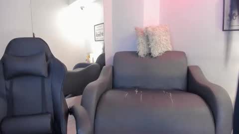 Snapshot of melan_owen chatting on February 25, 11:09 am melan_owen online show from February 25, 11:09 am