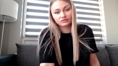 Snapshot of melani_a chatting on January 13, 1:28 pm Melania online show from January 13, 1:28 pm