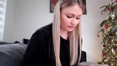 Snapshot of melani_a chatting on January 17, 12:42 pm Melania online show from January 17, 12:42 pm