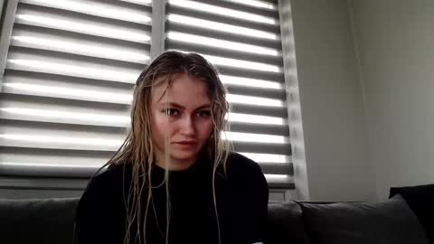 Snapshot of melani_a chatting on February 7, 11:01 am Melania online show from February 7, 11:01 am