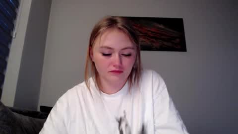 Snapshot of melani_a chatting on February 25, 4:10 pm Melania online show from February 25, 4:10 pm