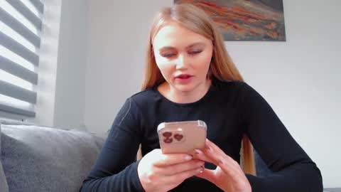 Melania online show from November 21, 12:15 pm