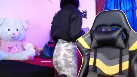 Snapshot of melani_bear chatting on March 18, 12:08 pm MELANI online show from March 18, 12:08 pm