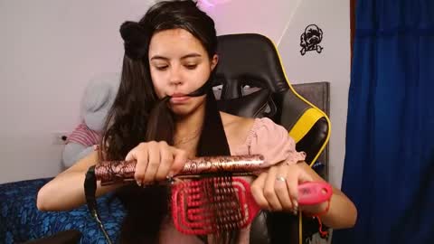 Snapshot of melani_bear chatting on March 28, 4:39 pm MELANI online show from March 28, 4:39 pm